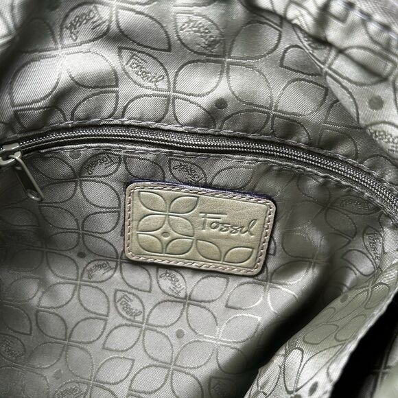 Fossil leather crossbody bag in a lime green color, organizer, pockets galore - Picture 10 of 11